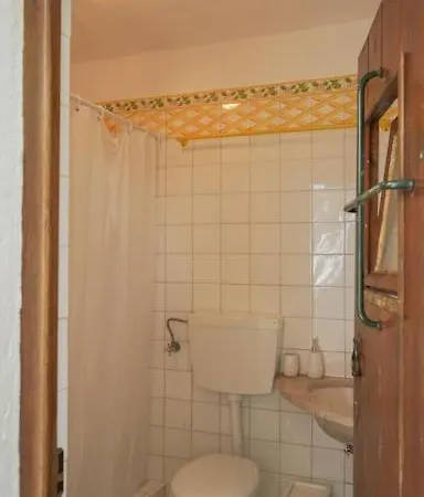 Charming In Almocageme קולארס