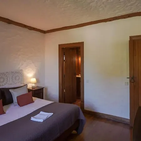 בית נופש Charming In Almocageme