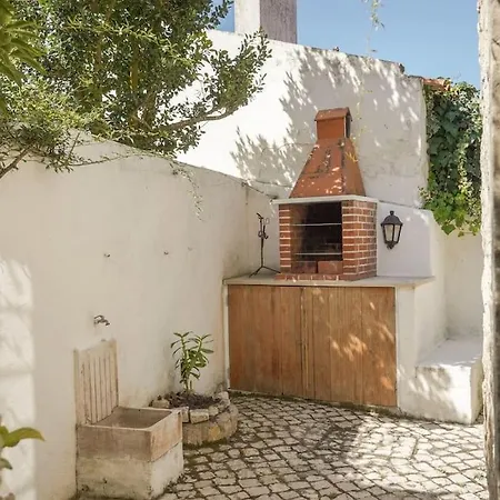בית נופש Charming In Almocageme *