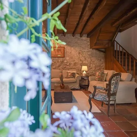 Charming In Almocageme