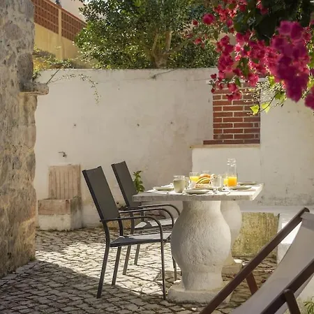 בית נופש Charming In Almocageme